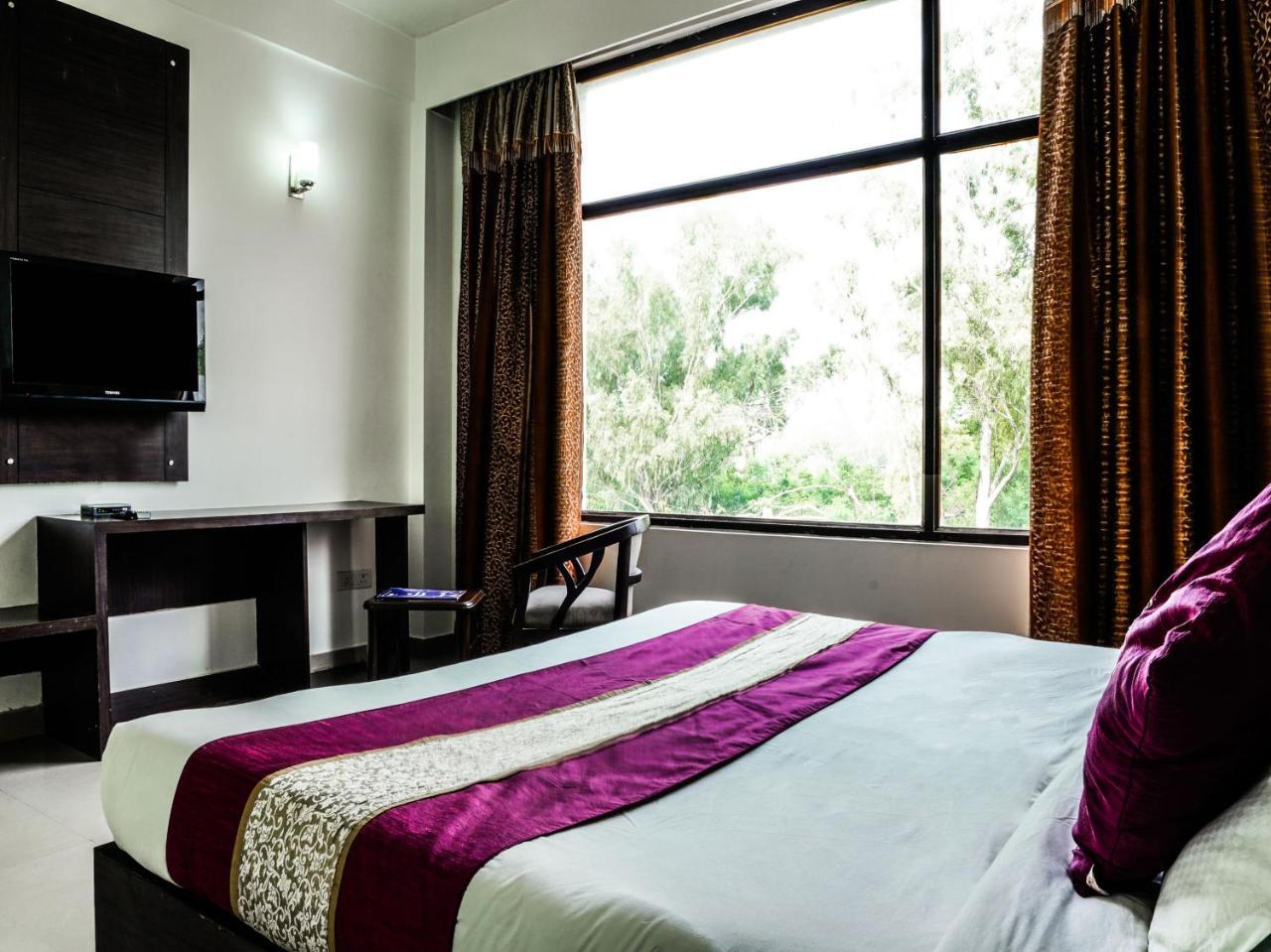 Madhu Resort Agra  Εξωτερικό φωτογραφία