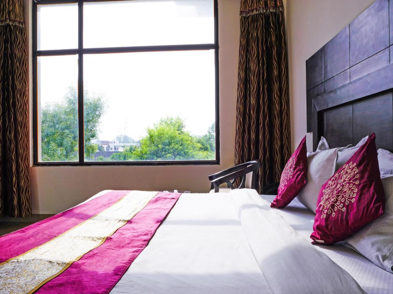 Madhu Resort Agra  Εξωτερικό φωτογραφία