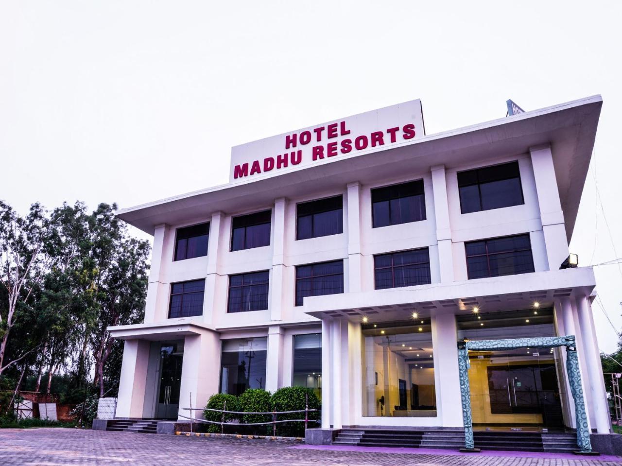 Madhu Resort Agra  Εξωτερικό φωτογραφία