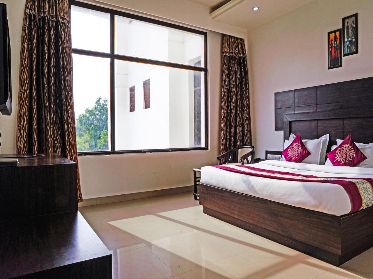 Madhu Resort Agra  Εξωτερικό φωτογραφία